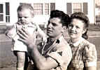 mike, mom, dad 1944.jpg (65091 bytes)